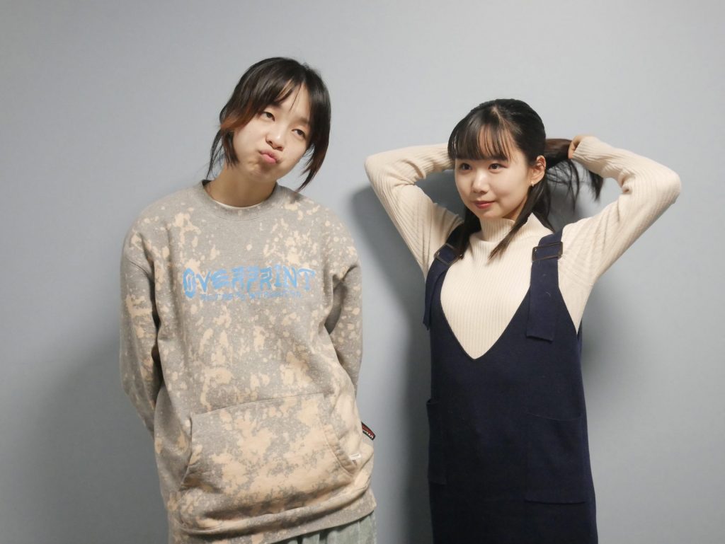 はるかぜに告ぐ　とんず（左）、花妃（右）